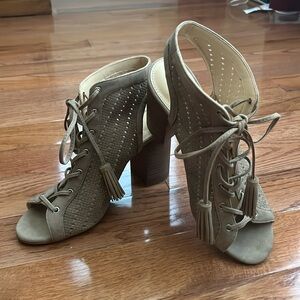 Jessica Simpson Lace Tie open toe shoe sz. 8